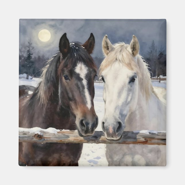 Två hästar på en snöig gård under månen magnet (Framsidan)