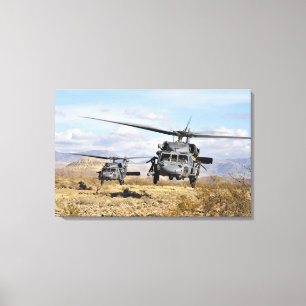 Två helikoptrar för HH-60 som Pavehawk förbered Canvastryck