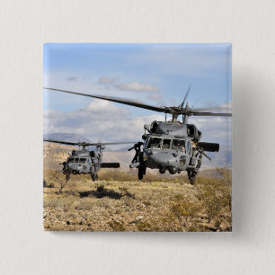 Två helikoptrar för HH-60 som Pavehawk förbered Knapp