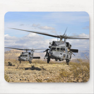 Två helikoptrar för HH-60 som Pavehawk förbered Musmatta