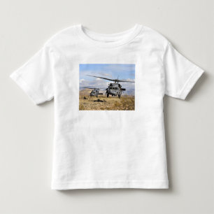Två helikoptrar för HH-60 som Pavehawk förbered T Shirt