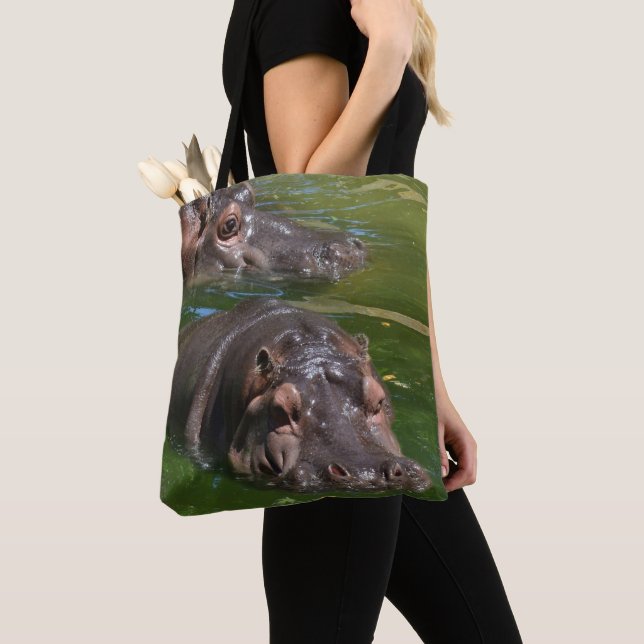 Två Hippos simming in Pond, Totebag Tygkasse (Närbild)
