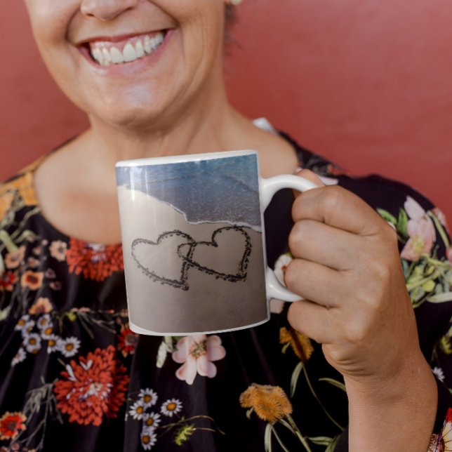 Två hjärtan i Sand Beach Kopp (Skapare uppladdad)