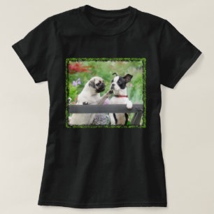 Två hundar en puppy och Boston Terrier tillsammans T Shirt
