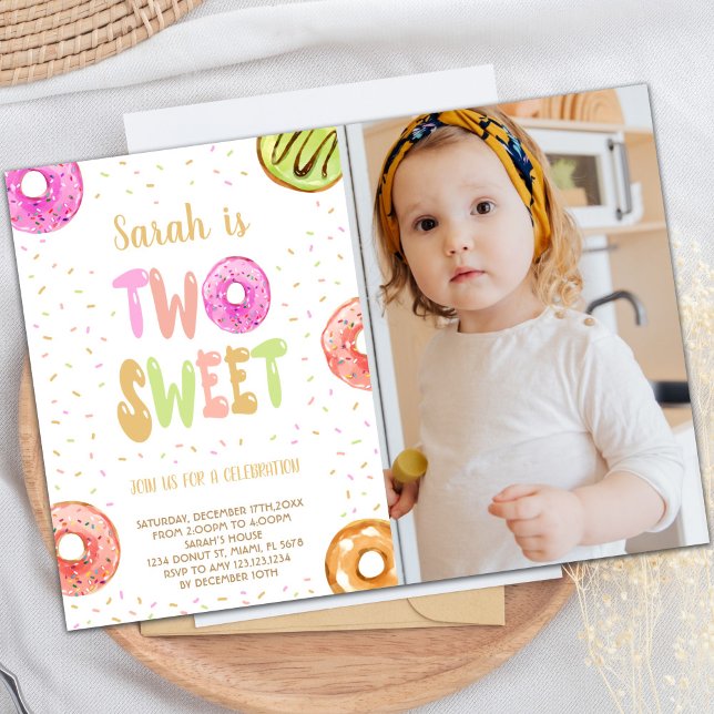 Två inbjudningar till två söta ljusa foto-donut på (Two Sweet Light Photo Donut Birthday Invitations)