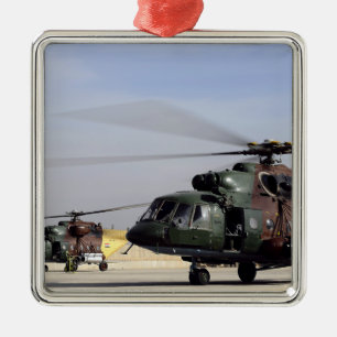 Två irakiska helikoptrar för höft Mi-17 Julgransprydnad Metall