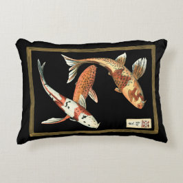 Två japanska koi Goldfish på svart bakgrund Prydnadskudde