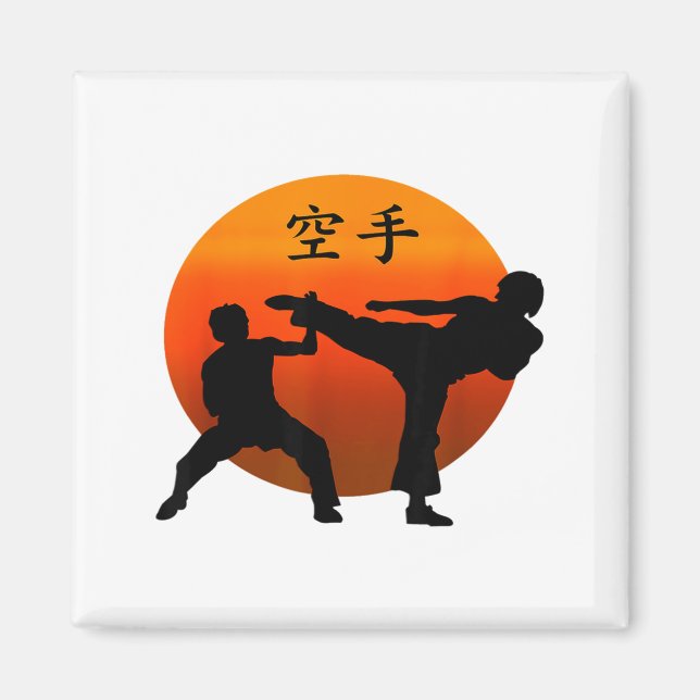 Två karateutövare med uppgående sol och karate wor magnet (Framsidan)