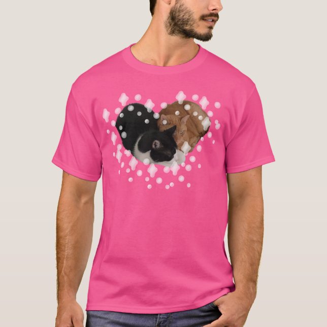 Två katter som formar ett hjärta t shirt (Framsida)