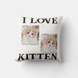 TVÅ KITTEN OCH BIG FONTNThrow Pillow Kudde