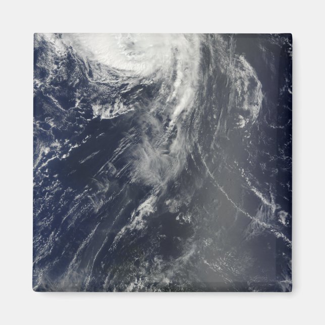 Två kraftiga stormar sträcker sig över Atlanten Magnet (Framsidan)