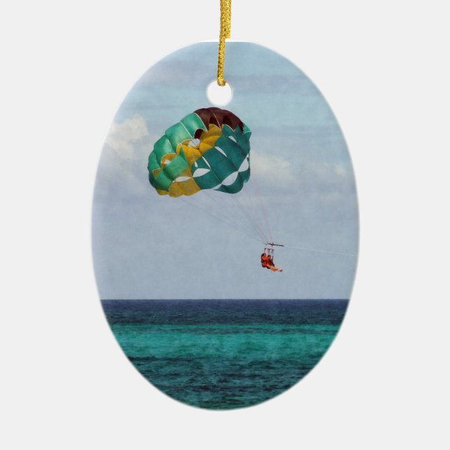 Två kvinnor parasailing på Bahamas Julgransprydnad Keramik (Framsidan)