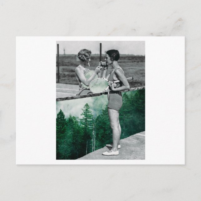 Två kvinnor spelar tennis och rökning. Samla bild. Vykort (Framsida)