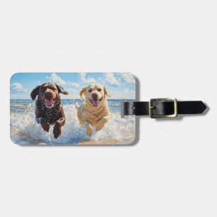 Två Labrador Retriever på strand Bagagebricka