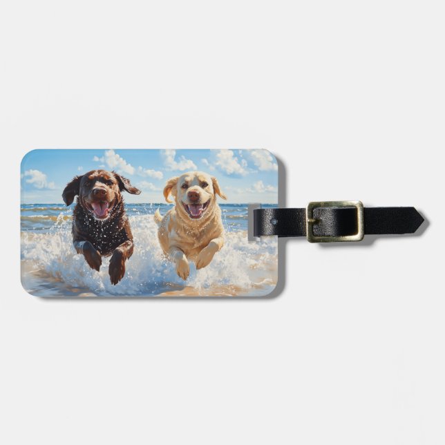 Två Labrador Retriever på strand Bagagebricka (Horisontell Framsida)