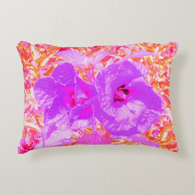 Två Lila och Shock rosa Plum Crazy Hibiscus Prydnadskudde (Framsidan)