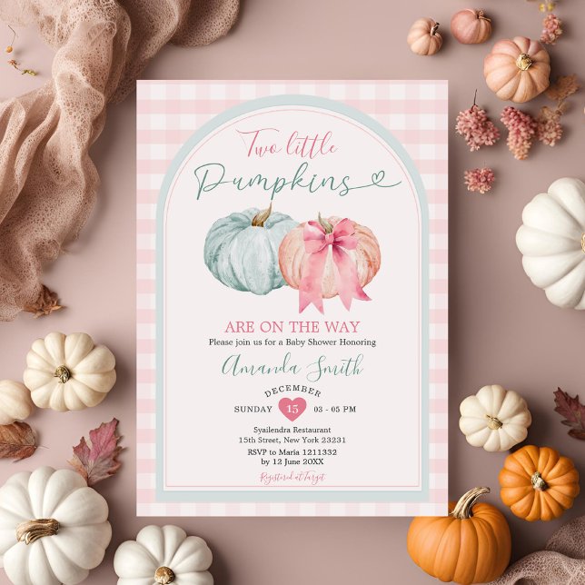 Två lille Pumpkin Blue & Rosa Gingham Baby Shower Inbjudningar (Skapare uppladdad)