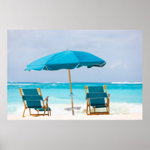 Två loungar på havsstranden poster