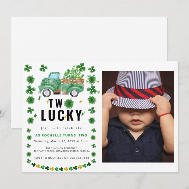 Två Lucky Shamrock Födelsedagsfest inbjudan (Fram/baksida)