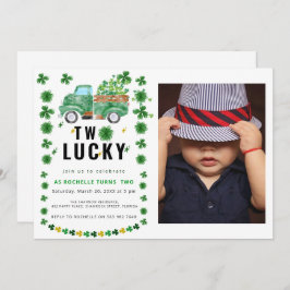 Två Lucky Shamrock Födelsedagsfest inbjudan