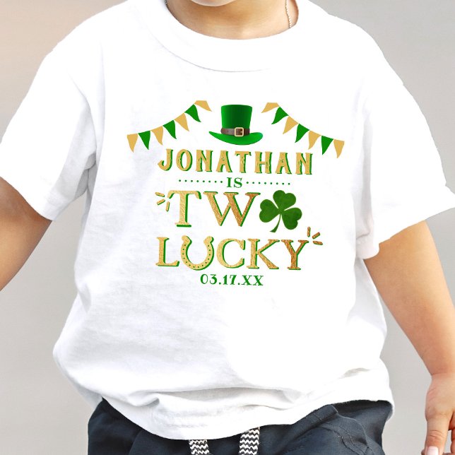 Två Lucky St. Patrick dag 2:a födelsedagen T Shirt (Skapare uppladdad)