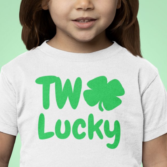 Två Lucky St patrick's day 2:a födelsedagen T Shirt (Skapare uppladdad)