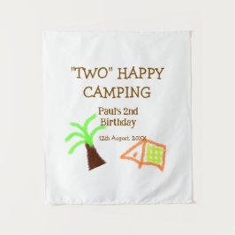 Två lycklig-lägerbarn, andra födelsedag, träd-läge