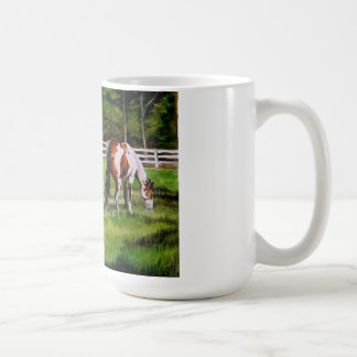 Två målar att beta för hästar kaffemugg