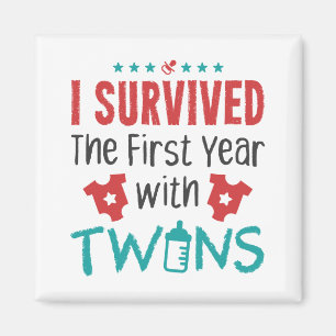 Två Mamma I Överlevt det första året med Twill Magnet