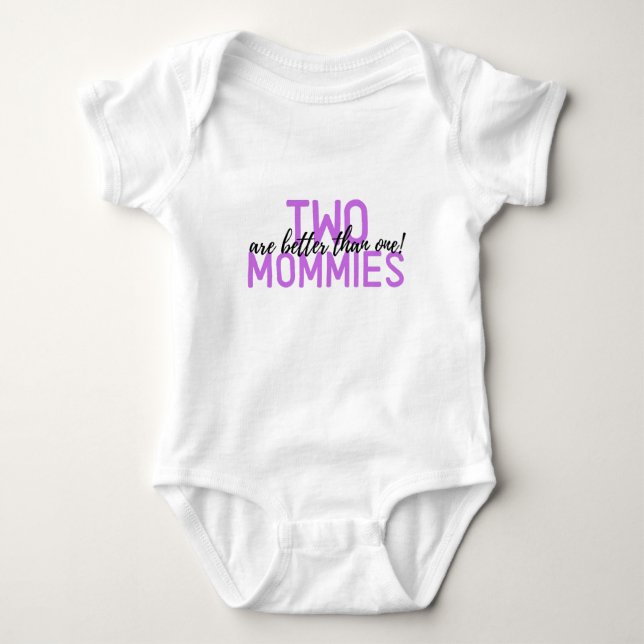 Två mammor är bättre än en! Baby 1-Biet T Shirt (Framsida)