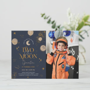 Två Måne Galaxy Birthday Fotoinbjudan Inbjudningar