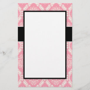 två mjuka eleganter av rosa och grädde brevpapper