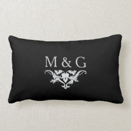 Två Monograms med Scrollwork och löv A24B Lumbarkudde