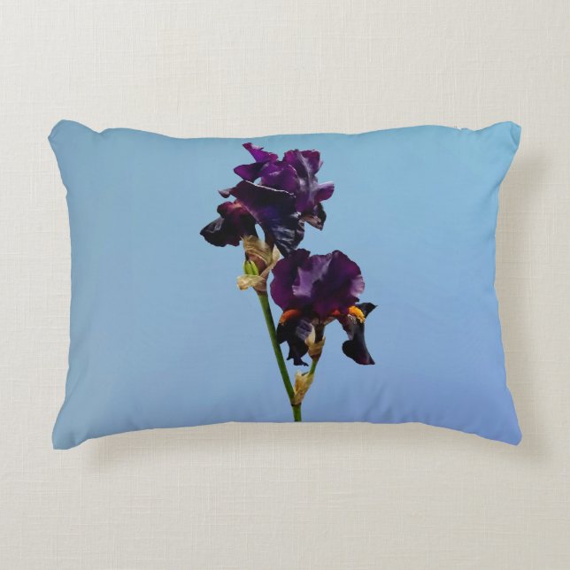 Två Mörkars Lila Irises Pillow Prydnadskudde (Framsidan)