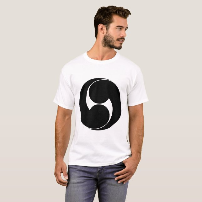 Två motursvirvlar (Jinuki) Tee (Hel framsida)