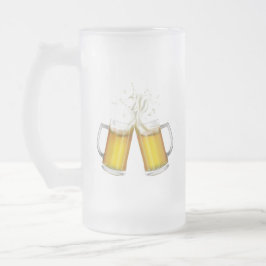 Två mugg med lätt öl.