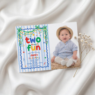 Två Mycket Kul Pojke 2-års Födelsedags Foto Inbjud Inbjudningar