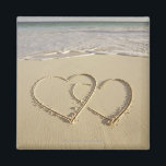 Två överliggande hjärtan på stranden magnet<br><div class="desc">Beach and Kärlek,  AssetID: 127999579 / {Gen Nishino} / Två överliggande hjärtan på stranden</div>