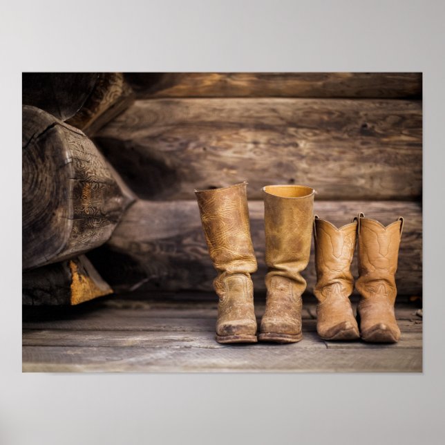 Två Pair Worn Cowboy Boots i Cabin Poster (Framsidan)