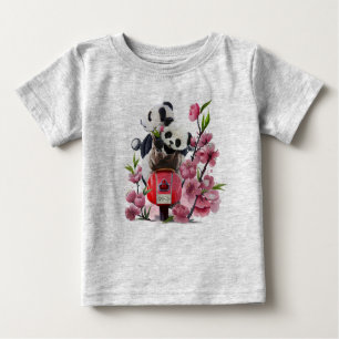 Två pandor kör moped t shirt