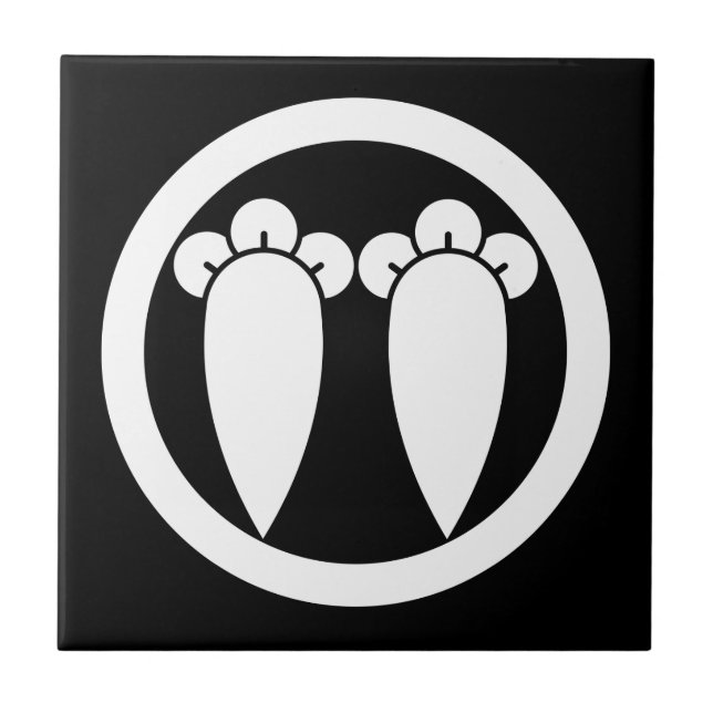 Två parallella klövar i en cirkel kakelplatta (Framsidan)