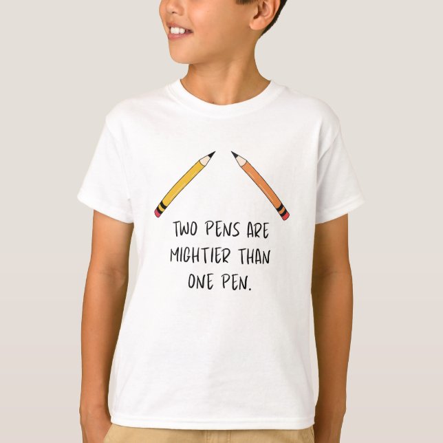 Två pennor är längre än en penna t shirt (Framsida)