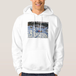 Två pojkar som av faller en pulka Morzine Hoodie