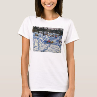 Två pojkar som av faller en pulka Morzine Tee Shirt