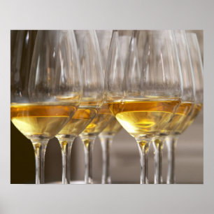 två rader med smak av glas med löjeväckande vin poster
