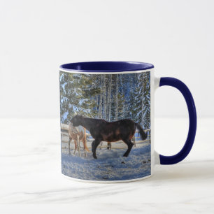 Två Ranch Horses-matcher i Snö på vinter Mugg