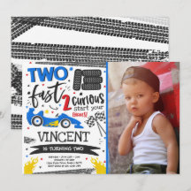 Två Röda Tävling--kort med snabb Födelsedagsfest,