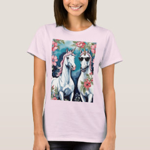 Två roliga enhörningar med rosa blommor t shirt