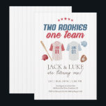 Två rookies Ett team Baseball Twin Brother Inbjudningar<br><div class="desc">Dubbla roligten,  dubbla springa hemma! Gratulerar till er speciella dag med den här "Två rookies,  ett team"-inbjudan till baseboll. Den här utformningen har klassiska grafikkort från fladdermus och boll och är en perfekt för en vintage sporttemat firande.</div>