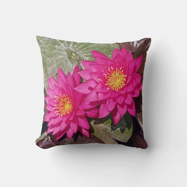 Två Rosa Vatten Lilies Kudde (Framsida)